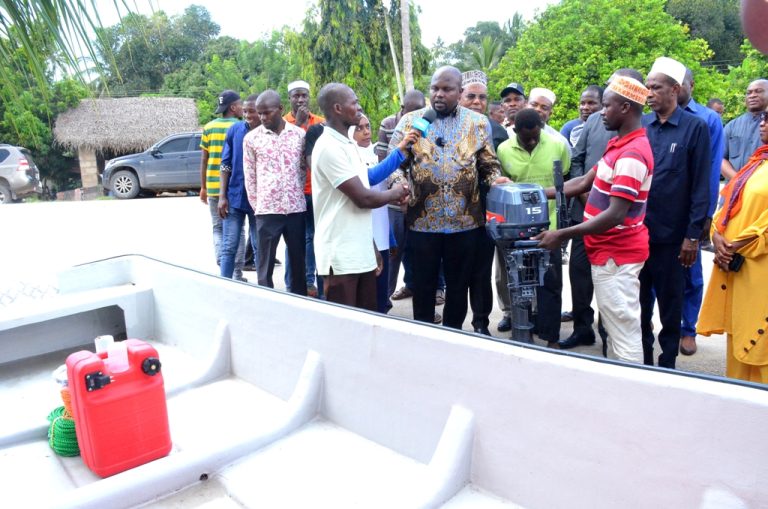 WAZIRI WA UCHUMI WA BULUU NA UVUVI AGAWA BOTI NA VIFAA KASKAZINI UNGUJA