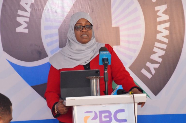 WAZIRI WA NCHI OFISI YA RAIS FEDHA NA MIPANGO AZUNGUMZA NA WAANDISHI ZANZIBAR.