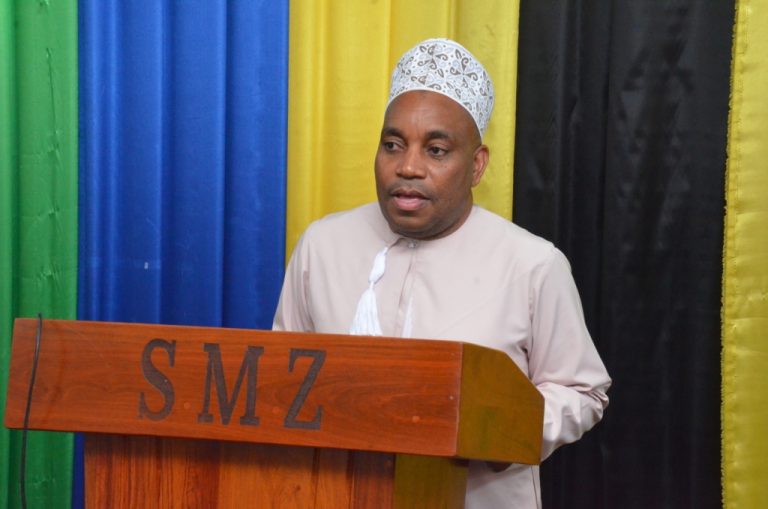 KATIBU MKUU WIZARA YA UTALII NA MAMBO YA KALE AZINDUA MBIO ZA MARATHON ZANZIBAR.