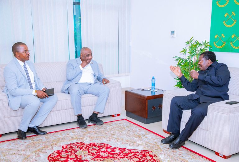 BALOZI NCHIMBI AKUTANA NA KATIBU MKUU WA CHAMA TAWALA CHA (CRC) COMORO