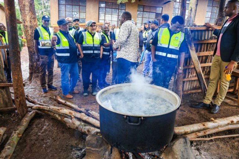 REA KUFUNGA MIFUMO YA NISHATI SAFI YA KUPIKIA SHULE YA RUHINDA