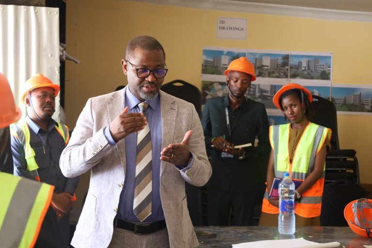 MWANASHERIA MKUU WA SERIKALI AKAGUA UJENZI WA JENGO LA OFISI YA MWANASHERIA MKUU WA SERIKALI