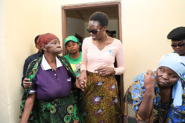 DKT. TULIA AWATAKA WANANCHI MBEYA KUIAMINI SERIKALI YA CCM