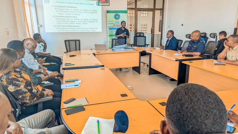WANANCHI; TUKATAE DAWA ZA KULEVYA WILAYANI MKINGA-DCEA