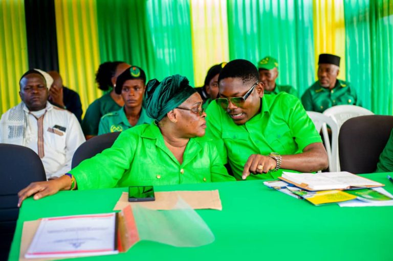 KITTE -WAGOMBEA WA CCM WANA UWEZO KUWATUMIA WATANZANIA MSIFANYE MAKOSA CHAGUENI CCM