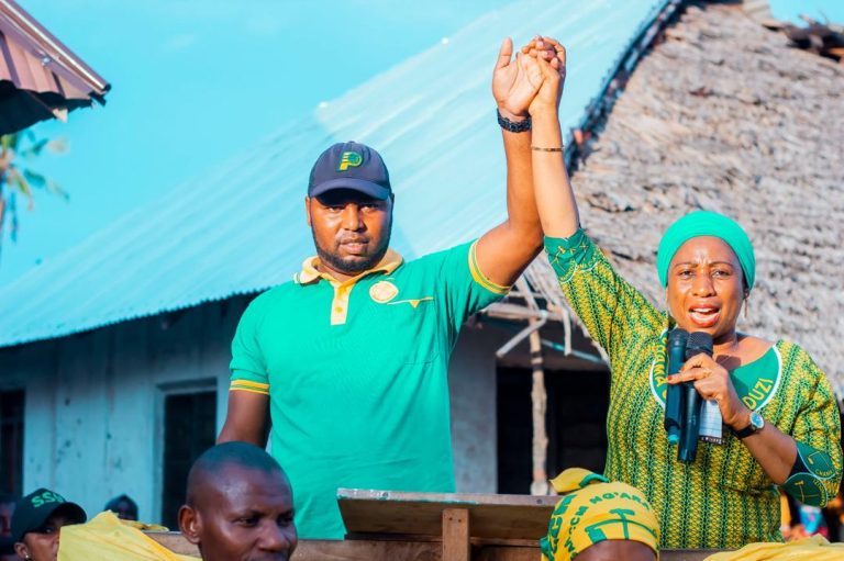UMMY MWALIMU HAPOI, AENDELEA KUWAOMBEA KURA WAGOMBEA WA CCM SERIKALI ZACH MITAA