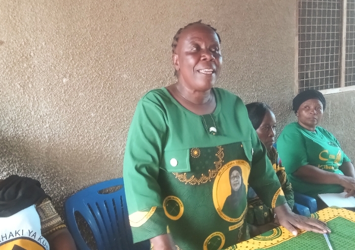 MWENYEKITI UWT KIBAHA MJI BALAA ATUA KATA YA MKUZA KUSAMBARATISHA MAKUNDI