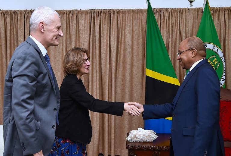 RAIS DK.MWINYI:ZANZIBAR IMEDHAMIRIA KUWA NA UMEME WA UHAKIKA