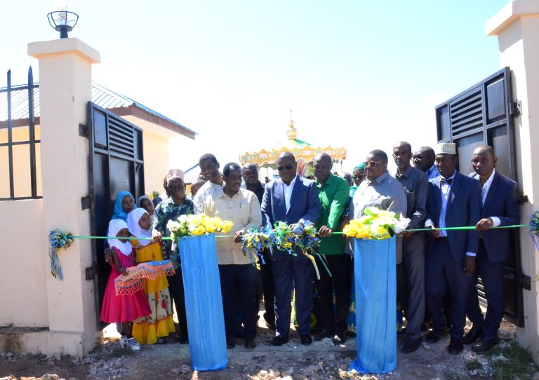 WAZIRI DK KHALID AFUNGUA KITUO CHA KUFURAHISHIA WATOTO JAMBIANI MKOA WA KUSINI UNGUJA