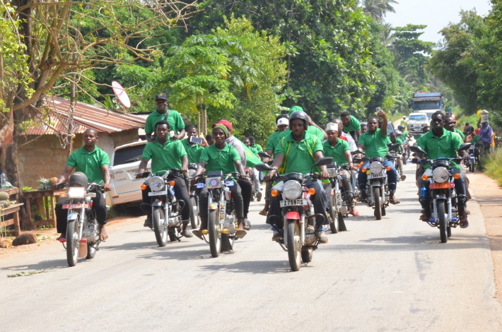 WAZIRI WA NCHI OFISI YA RAIS IKULU AZINDUA BARABRA ZA DONGE-CHAANI NA ZA KARIBU YAKE ZANZIBAR.