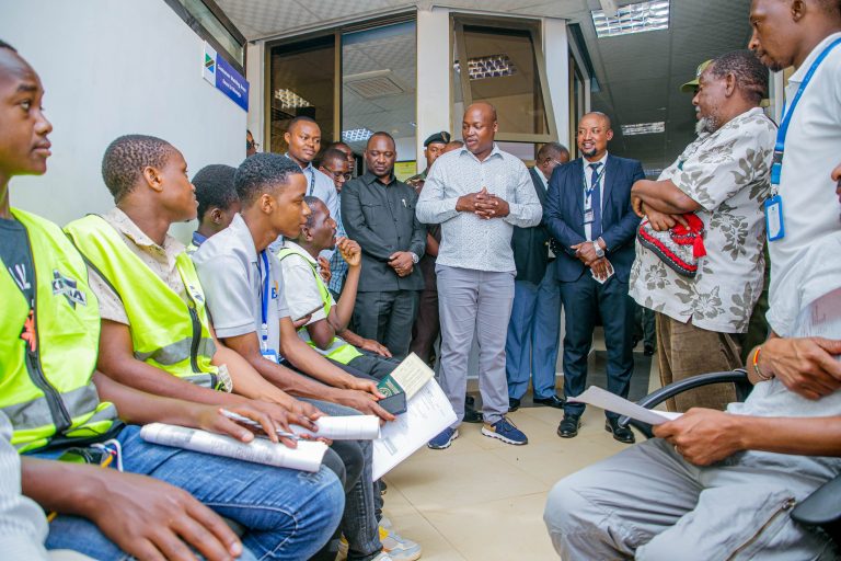 NAIBU WAZIRI LONDO AWATAKA WATUMISHI WANAOTOA HUDUMA MIPAKANI KUFANYA KAZI KWA BIDII WELEDI NA UADILIFU
