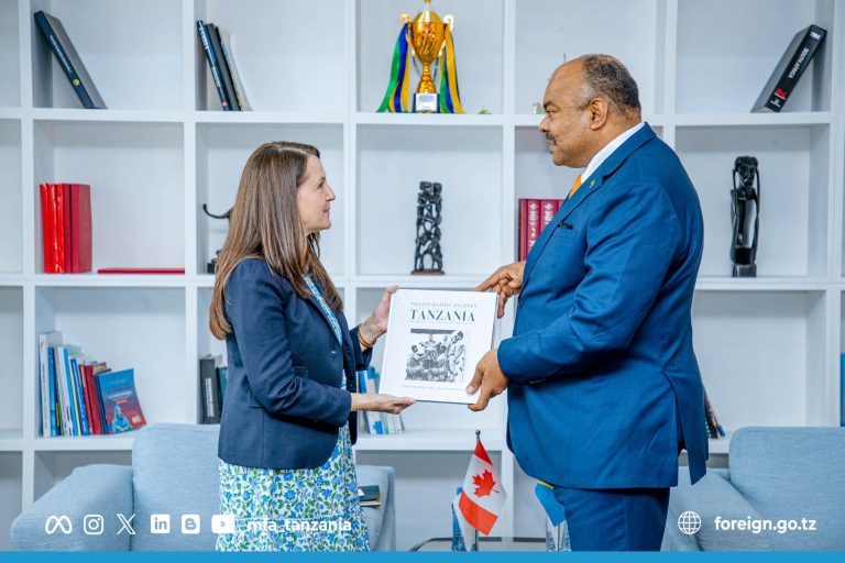 WAZIRI KOMBO APOKEA NAKALA ZA HATI ZA UTAMBULISHO KUTOKA KWA BALOZI MTEULE WA CANADA, NCHINI