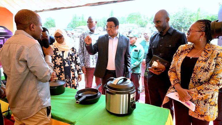 WAZIRI MKUU MGENI RASMI TAMASHA LA AZIMIO LA KIZIMKAZI. – 2