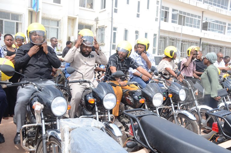 RAIS SAMIA AMWAGA PIKIPIKI 37 KWA MAAFISA UGANI WA KIBAHA MJINI