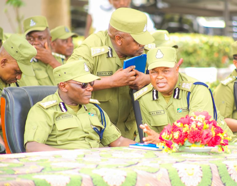 IGP WAMBURA AKUTANA NA ASKARI WA DSM