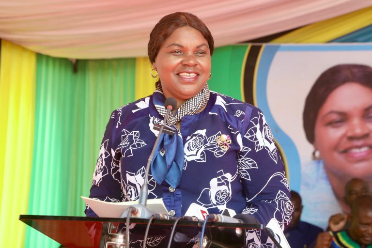 WAZIRI MHAGAMA AGAWA MASHINE 185 ZA UCHUNGUZI WA KIFUA KIKUU NCHI NZIMA