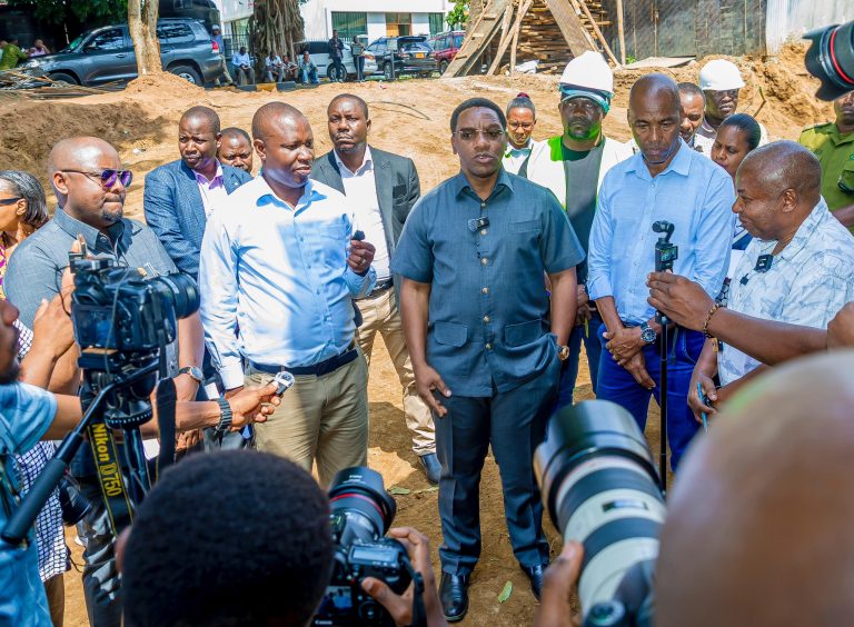 RC MAKONDA AUTAKA UONGOZI WA HALMASHAURI YA JIJI LA ARUSHA KUWAPA KIPAUMBELE WAZAWA .