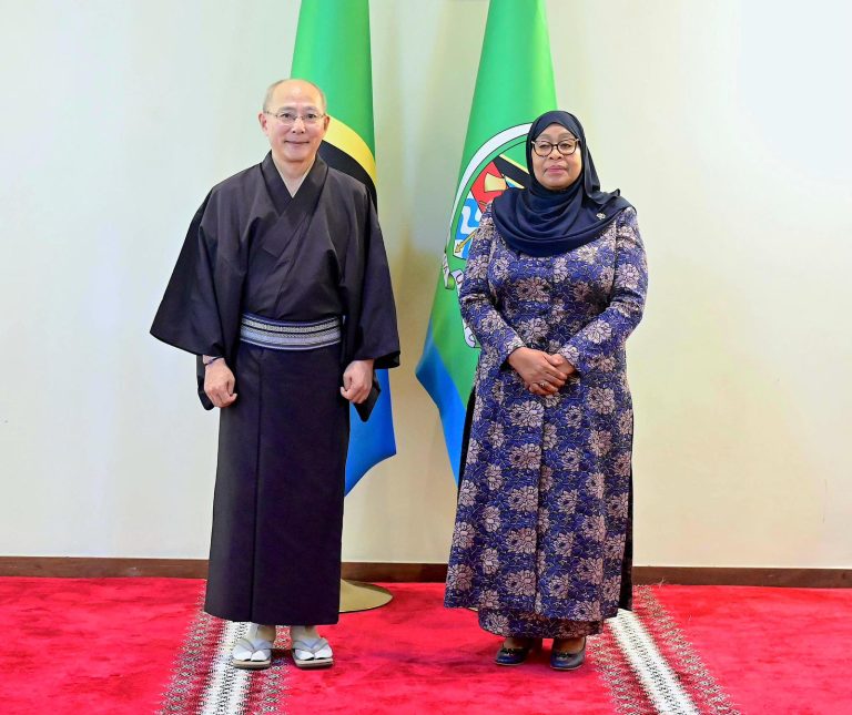 RAIS SAMIA AAGANA NA BALOZI WA JAPAN NA KUKUTANA NA VIONGOZI MBALIMBALI IKULU