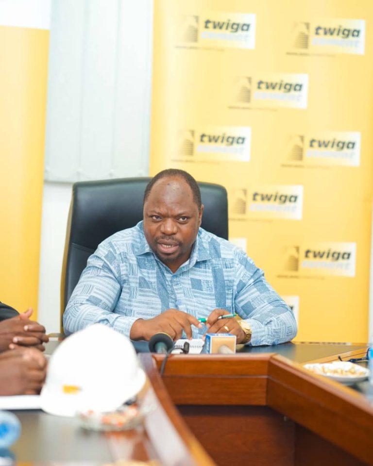 RC CHALAMILA KUIMARISHA MAZUNGUMZO KATI YA KIWANDA CHA SARUJI WAZO HILL NA WANANCHI