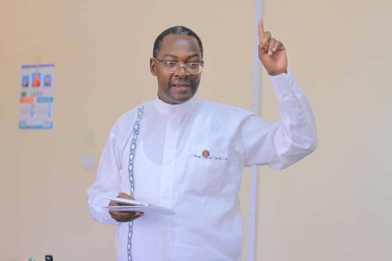 WAZIRI SIMBACHAWENE AMJIBU  MHE.FREEMAN MBOWE 
