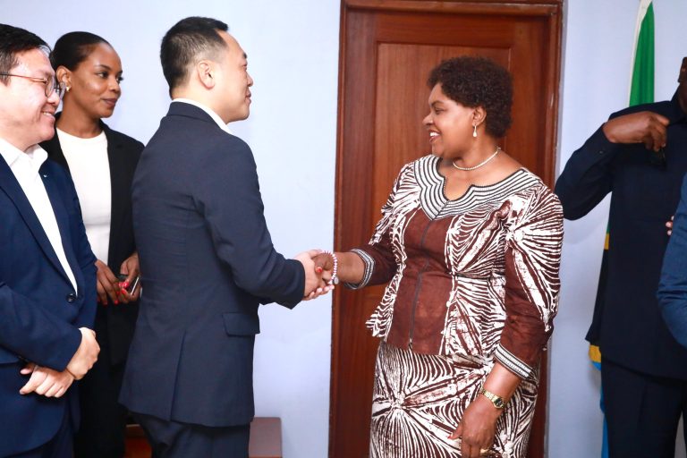 WAZIRI WA AFYA AKUTANA NA TAASISI YA KIMATAIFA YA HUDUMA ZA AFYA KOREA