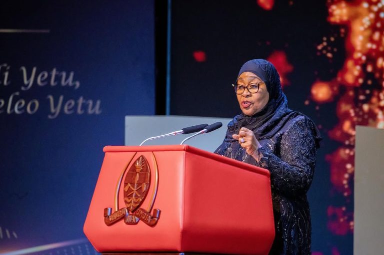 RAIS SAMIA AMTAKA KAMISHNA WA TRA KUSIMAMIA USAWA KATIKA  KULIPA KODI