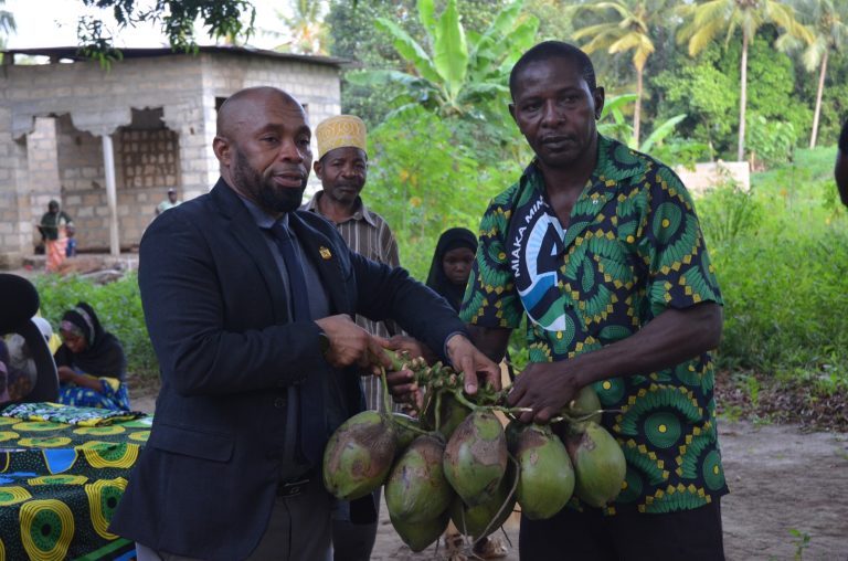 WAZEE NA WALEZI WATAKIWA KUWAHAMASISHA VIJANA KUJIANDIKISHA KUPIGA KURA