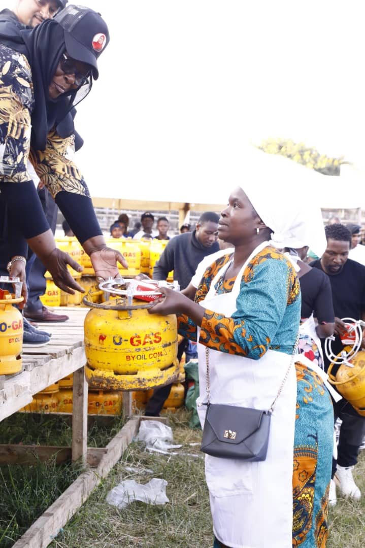 WAJASIRIAMALI ZAIDI YA 200 WAPEWA MAJIKO YA GESI SUMBAWANGA