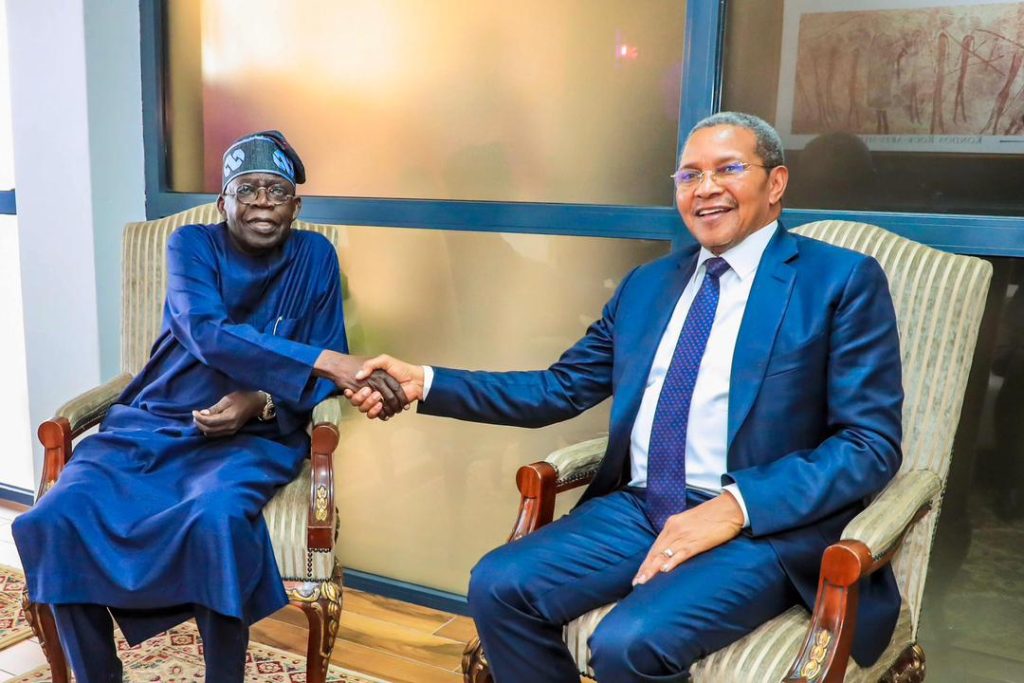 RAIS MSTAAFU DKT. JAKAYA KIKWETE AKUTANA NA RAIS WA NIGERIA BOLA TINUBU