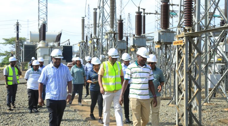 DKT. KAZUNGU AKAGUA VITUO VYA UMEME NJIRO NA LEMUGURU- ARUSHA