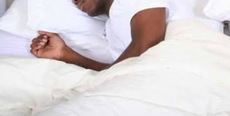 MKE ATOKA NDUKI KITANDANI NA KUMUACHA MUMEWE! 
