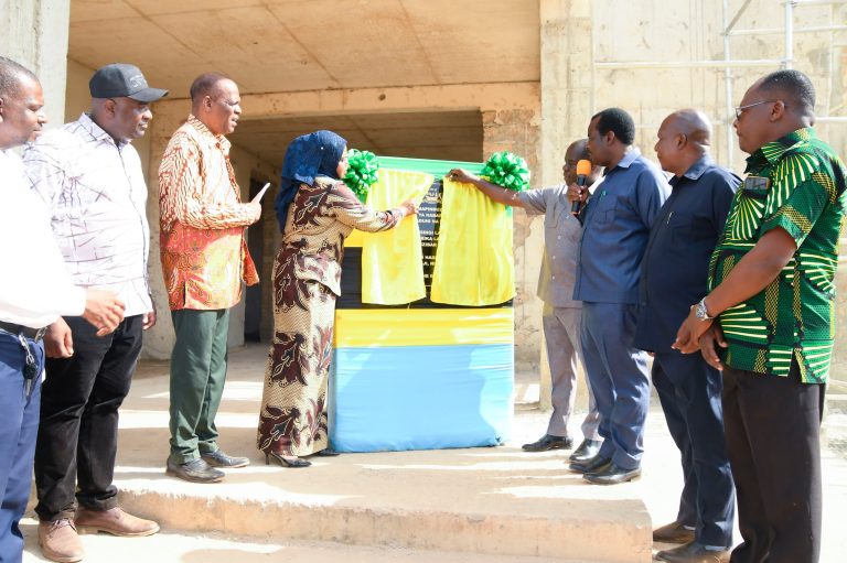UWEKAJI WA JIWE LA MSINGI OFISI YA SHIRIKA LA MAGAZETI TUNGUU WILAYA YA KATI UNGUJA