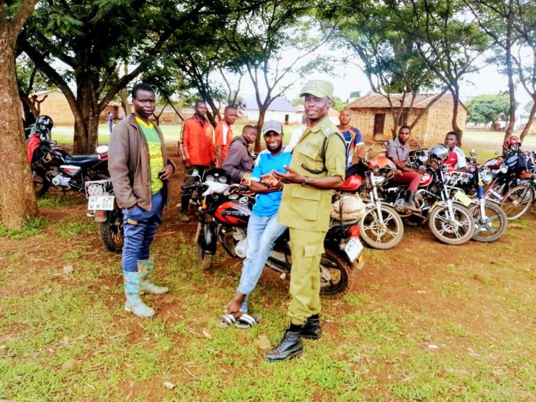 ACHENI KUJICHUKULIA SHERIA MKONONI NI KOSA KISHERIA.