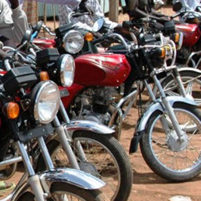 BODABODA ILIYOIBWA YAZINGIRWA NA NYUKI