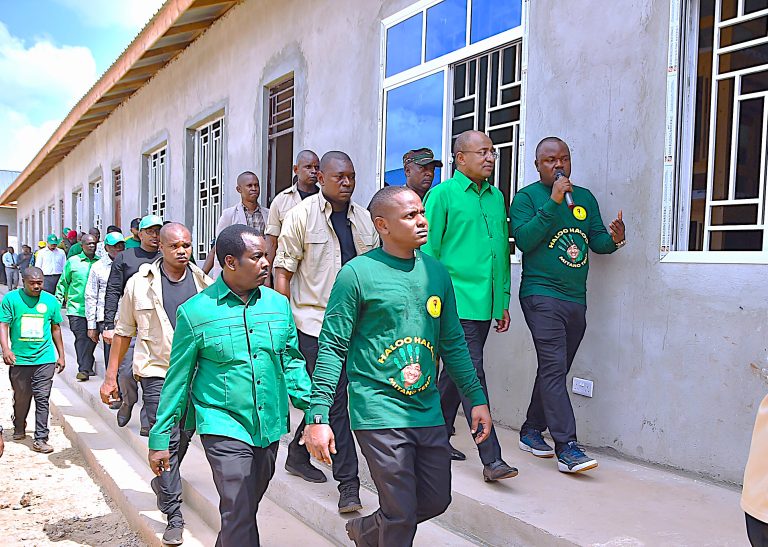 MAKAMU MWENYEKITI WA CCM ZANZIBAR MHE.DSK.HUSSEIN MWINYI AMEWEKA JIWE LA MSINGI LA UJENZI WA MABWENI YA WANAUME CHUO CHA VIJANA WA UVCCM ZANZIBAR