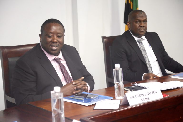 MAKATIBU WAKUU WAKUTANA KUJADILI MUUNGANO DSM