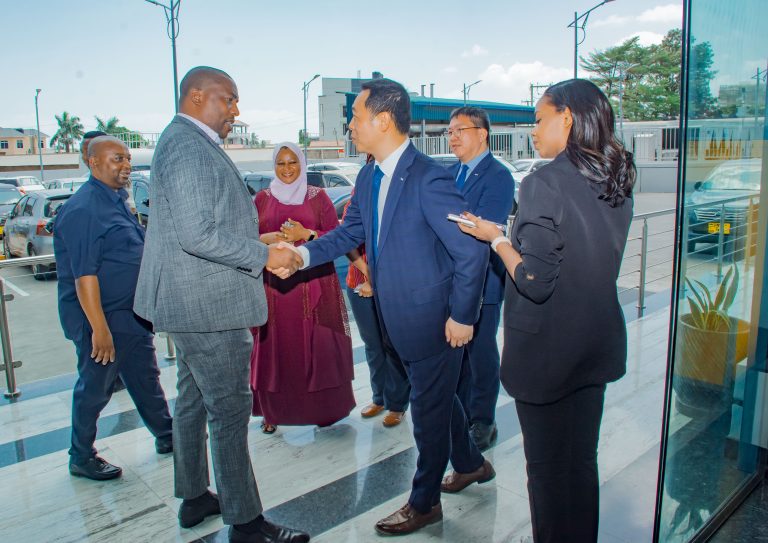RAS DKT. NGUVILA AZINDUA MRADI WA KUIMARISHA AFYA ZA WANANCHI MKOA WA DAR ES SALAAM