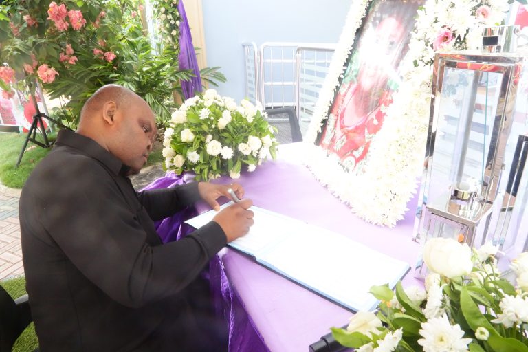 NAIBU WAZIRI KHAMIS AMLILIA MCHANGANYA UDONGO WA MUUNGANO
