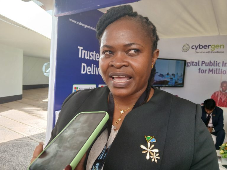 WADAU WATAKIWA KUTUMIA KAMPUNI YA WAZAWA YA  CYBERGEN KATIKA  UTOAJI HUDUMA MBALIMBALI KWA WANANCHI.