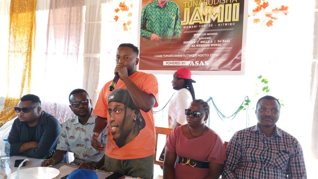 MSANII WA ATOA SOMO KWA JAMII KUTEMBELEA WATOTO YATIMA