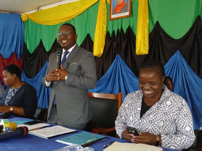 DC IRINGA AWAPA SOMO WAZAZI, WALEZI NA WALIMU 