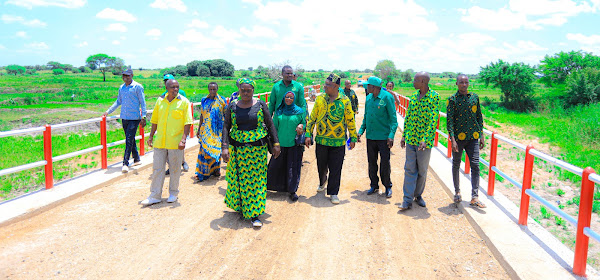 WAJUMBE JUMUIYA YA WAZAZI SHINYANGA MJINI WAPONGEZA UJENZI WA MADARAJA CHIBE – OLD SHINYANGA, IBINZAMATA MAKABURINI