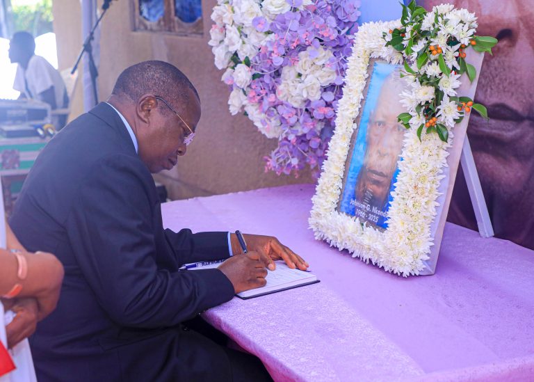 MAKAMU WA RAIS AIFARIJI FAMILIA YA MAREHEMU NKONDO