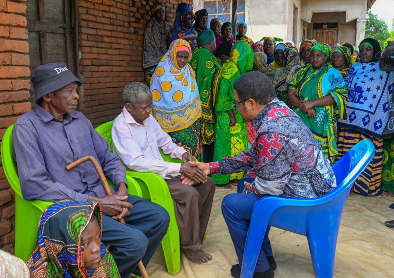 MAJALIWA ASHIRIKI MAZIKO YA BI ASINA OMARI