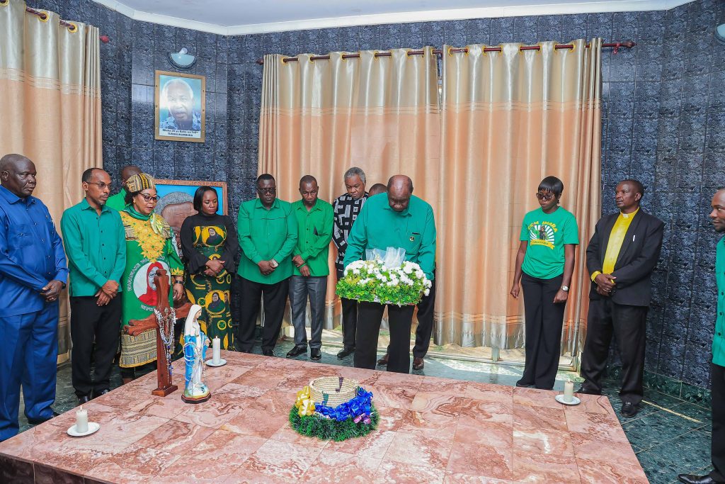 WASSIRA ATEMBELEA KABURI LA BABA WA TAIFA MWL. JULIUS NYERERE BUTIAMA