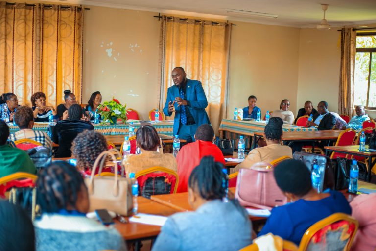 DCEA YATOA MAFUNZO KWA VIONGOZI WA CHAMA CHA WALIMU (CWT) MKOA WA ARUSHA
