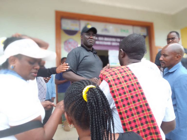 WAMPONGEZA CHUSA KWA KUFANIKISHA MNADA MIRERANI 