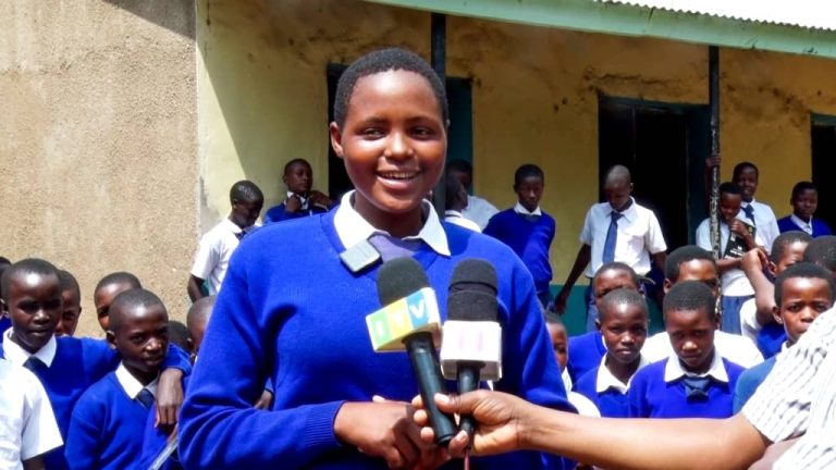 TAWA YAKABIDHI MADAWATI 295 KWA SHULE ZA MKOA WA SIMIYU.