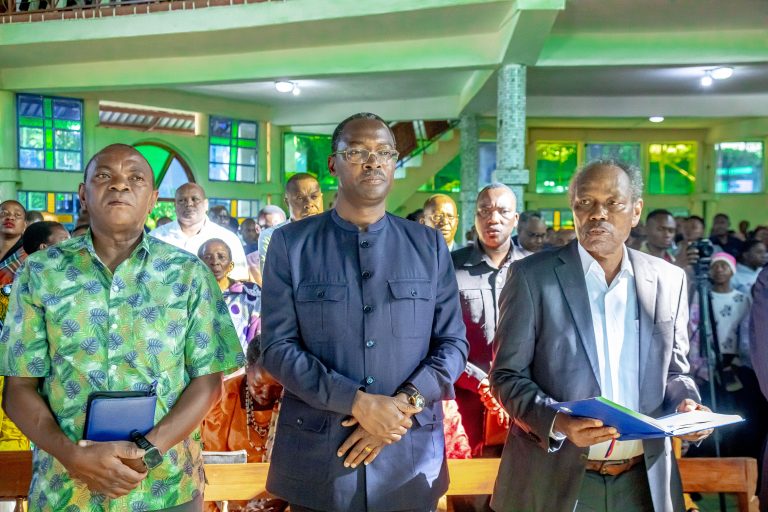 WAZIRI SIMBACHAWENE ASHIRIKI IBADA YA SHUKRANI YA ALIYEKUWA WAZIRI MKUU, HAYATI EDWARD LOWASSA, ASISITIZA SUALA LA AMANI