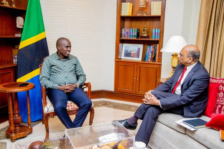 DKT. BITEKO AIKARIBISHA INDIA KUWEKEZA MIRADI YA UMEME JUA NCHINI